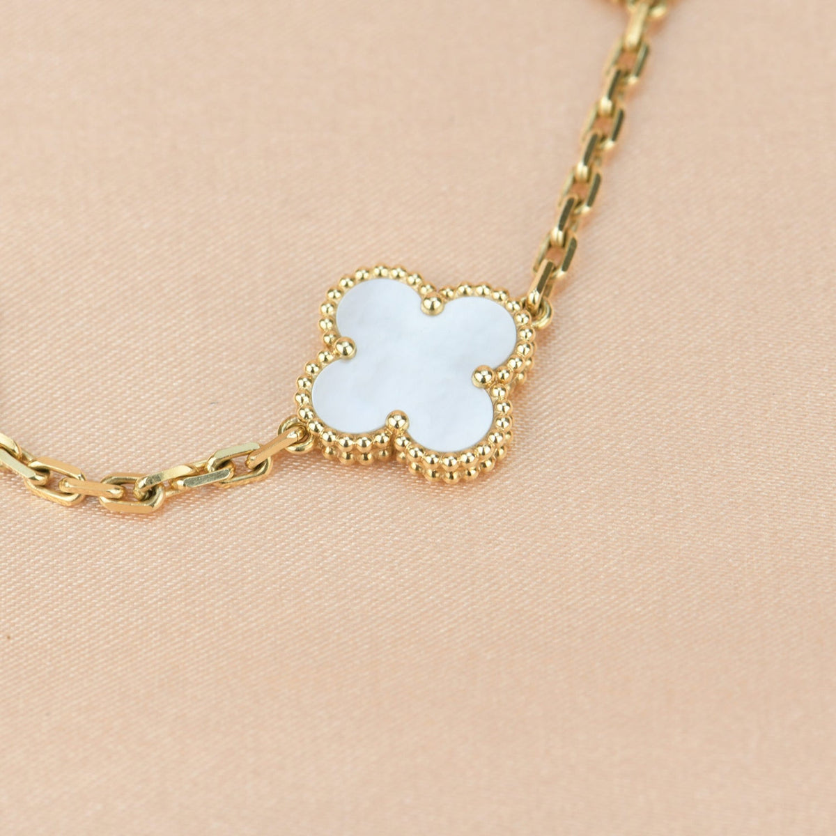 Clover  5 Motif White Mop Bracelet – LUX VERSE Luxury Designer Fashion Outlet