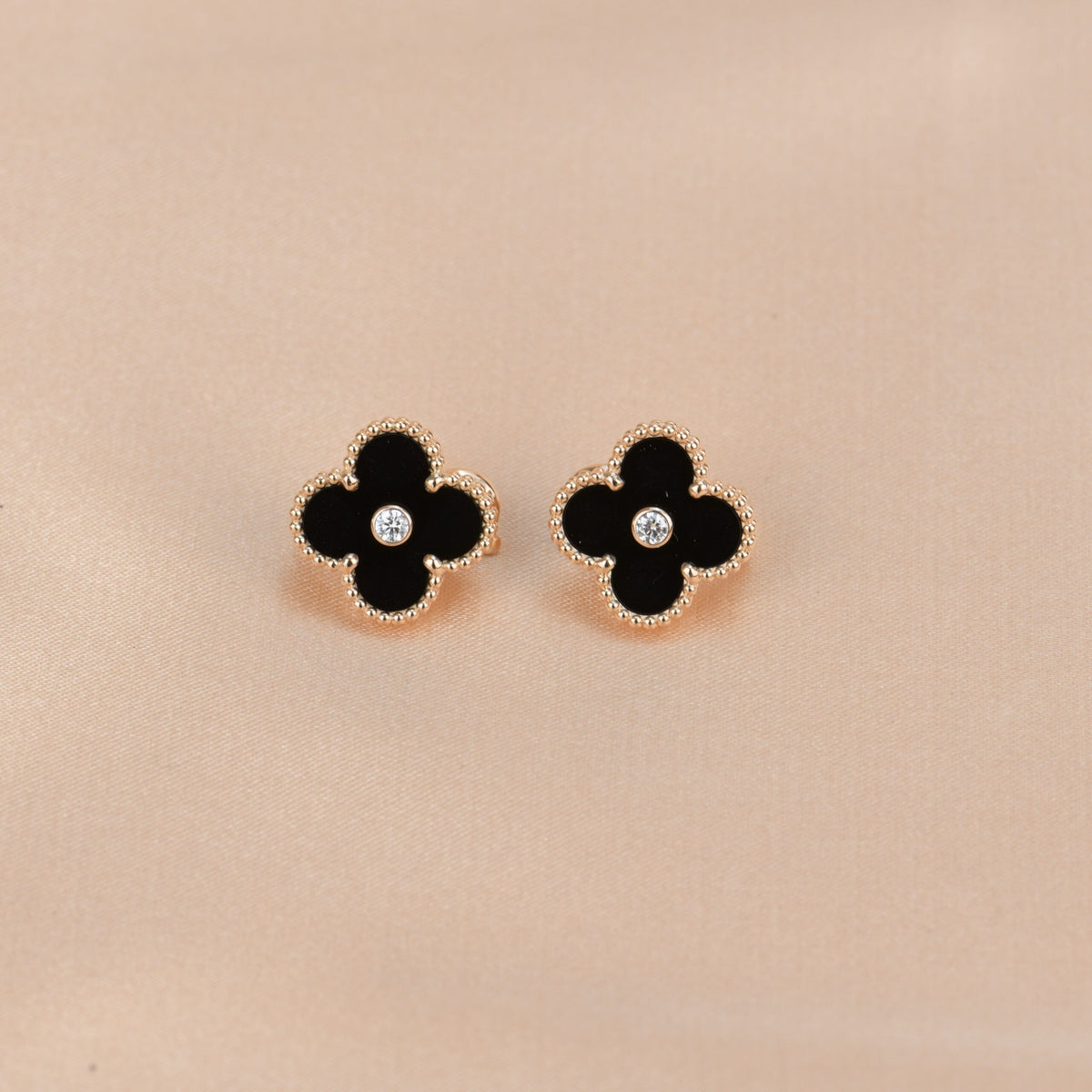 Clover Medium 1 Motifs Onyx Diamond Earrings – LUX VERSE Luxury Designer Fashion Outlet
