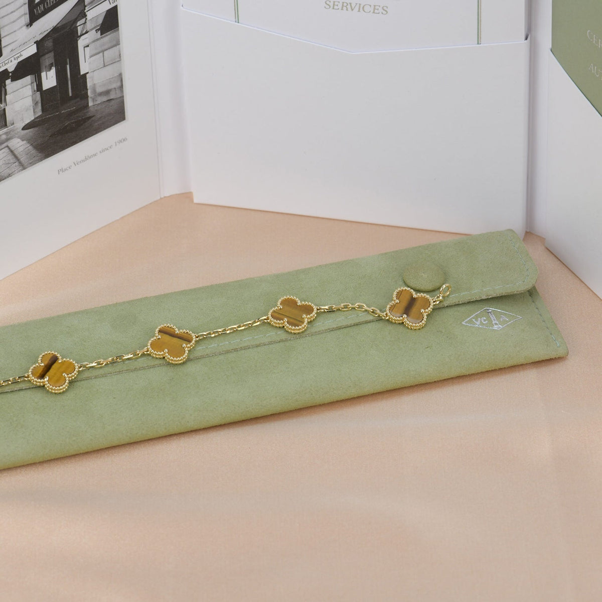 Clover  5 Motifs Tiger Eye Bracelet – LUX VERSE Luxury Designer Fashion Outlet
