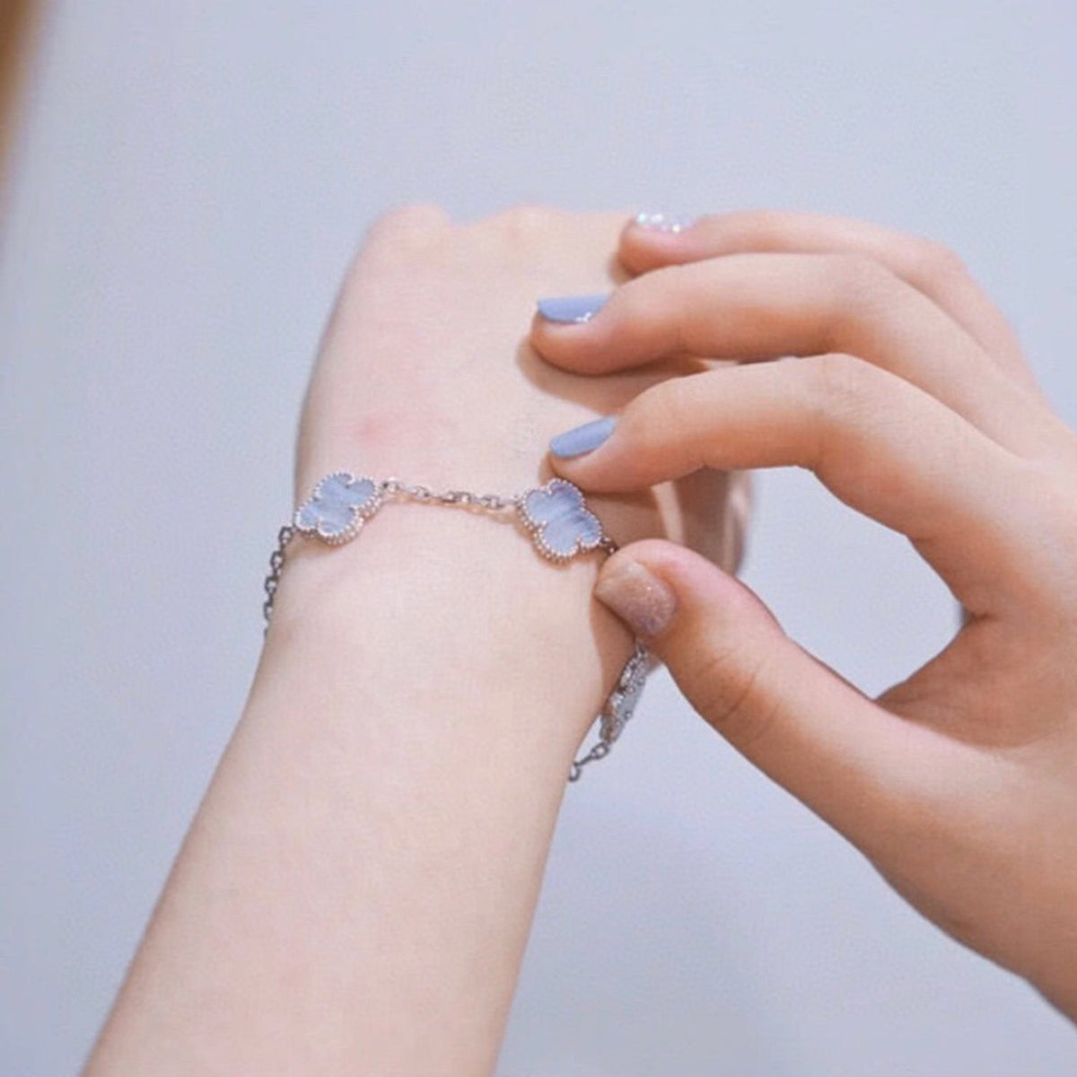 Clover  5 Motif Purple Chalcedony Bracelet Silver – LUX VERSE Luxury Designer Fashion Outlet
