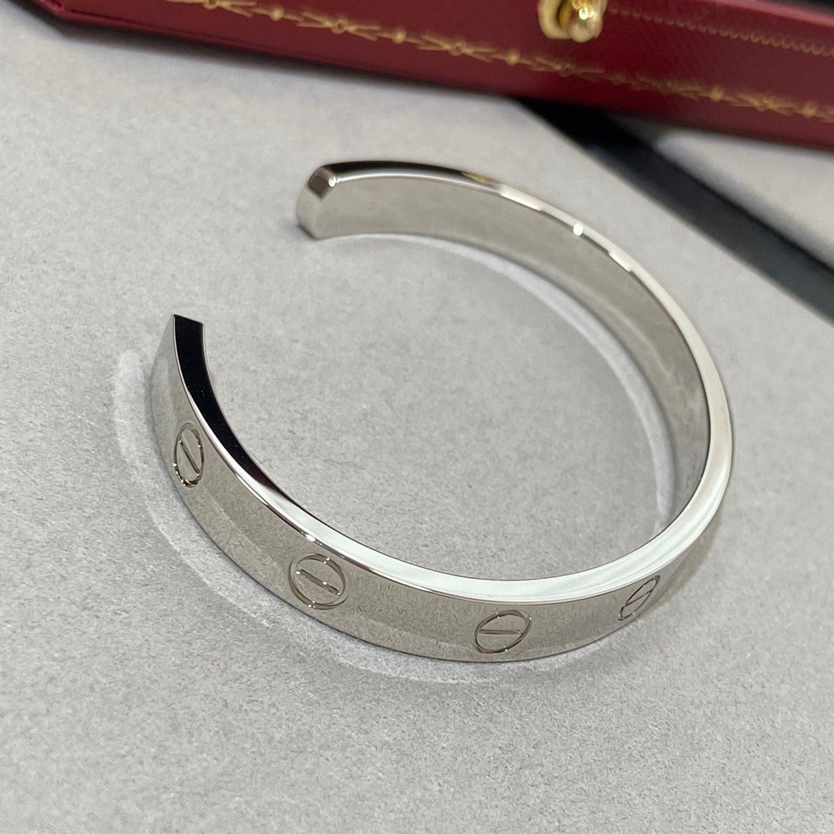 Love Bracelet 6.1mm 1 Diamond Open Cuff – LUX VERSE Luxury Designer Fashion Outlet