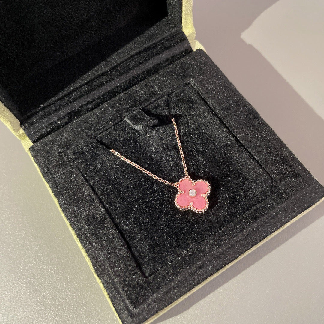 Clover 15mm Diamond and Pink Mother-of-pearl Necklace – LUX VERSE Luxury Designer Fashion Outlet