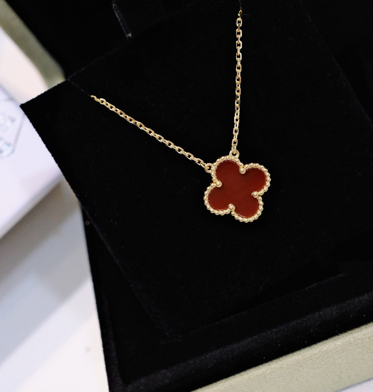 Clover 15mm Carnelian Single Flower Necklace – LUX VERSE Luxury Designer Fashion Outlet