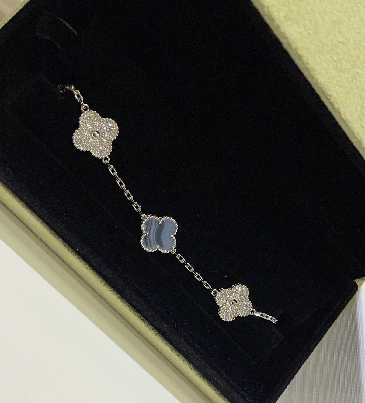 Clover  5 Motif Diamond Purple Chalcedony Bracelet Silver – LUX VERSE Luxury Designer Fashion Outlet