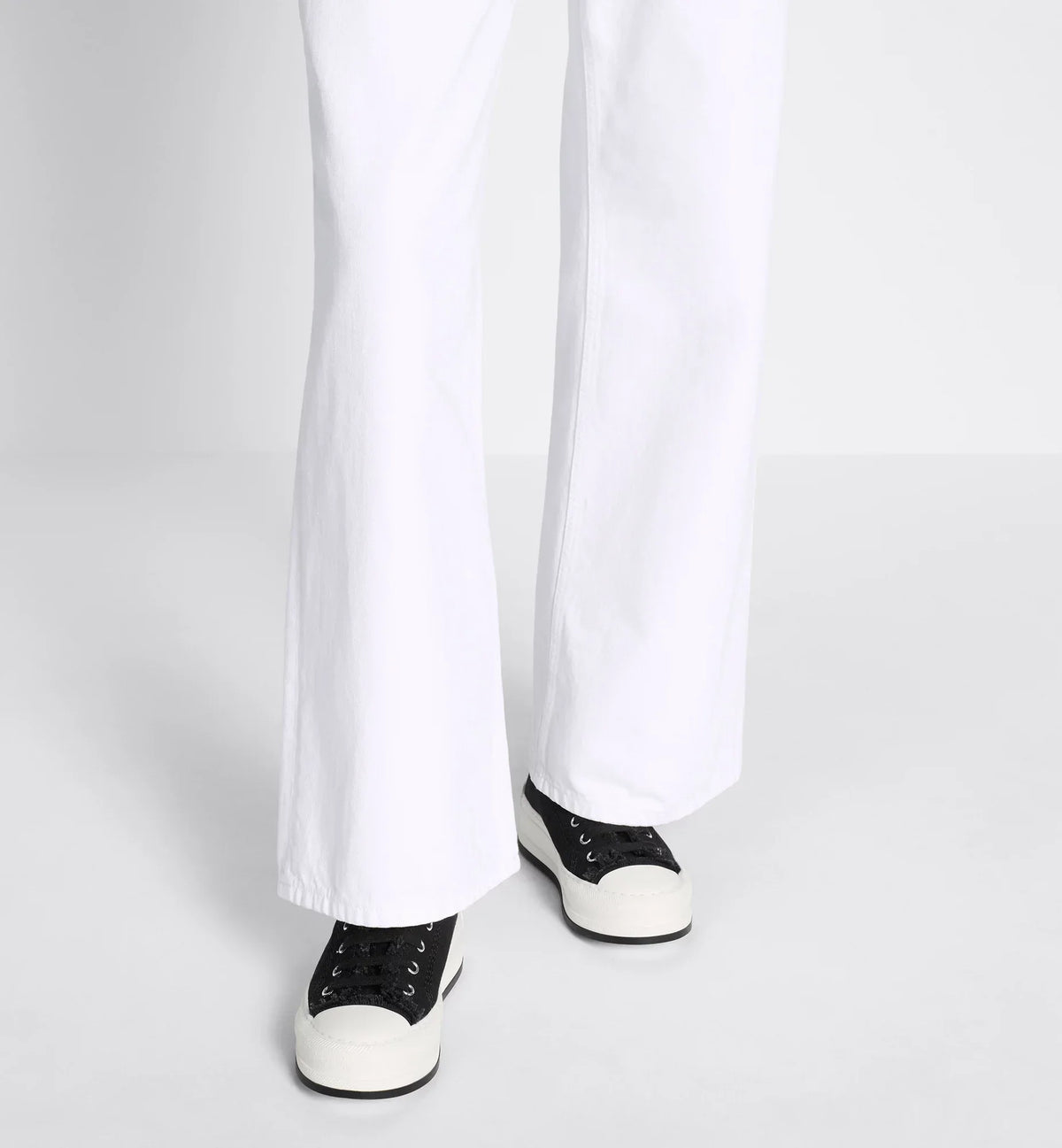 Walk'n'Platform Embroidered Sneaker – the Walk'n'platform sneaker expands the line with a modern creation – LUX VERSE Luxury Designer Fashion Outlet