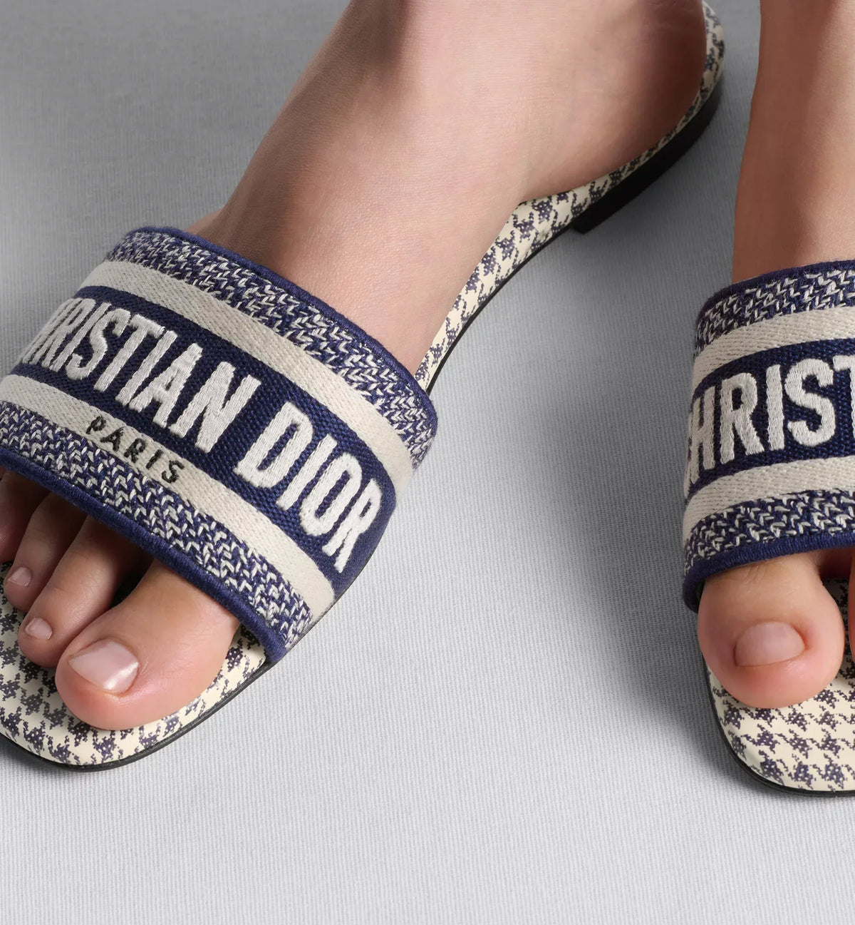 Dway Houndstooth Motif Slide – part of the capsule, the Dway slide is a hallmark and timeless style featuring – LUX VERSE Luxury Designer Fashion Outlet