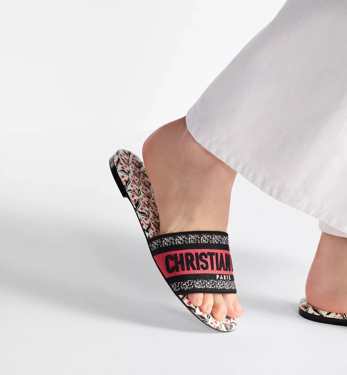 Dway Slide Valley Motif – part of the capsule, the Dway slide is a hallmark and timeless style celebrating – LUX VERSE Luxury Designer Fashion Outlet