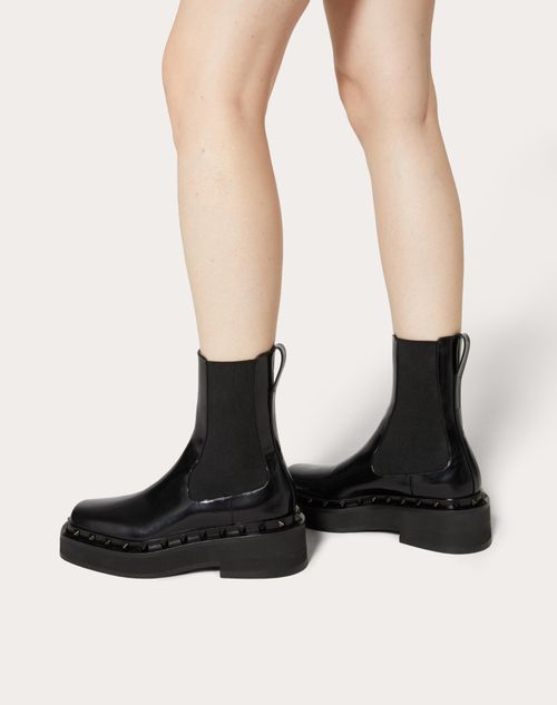 M-way Rockstud Beatle in Calfskin with Tone-on-tone Studs 50 Mm – rubber sole- Heel height: 50 mm / 2 in. with 30 mm / 1.2 in. platform – LUX VERSE Luxury Designer Fashion Outlet