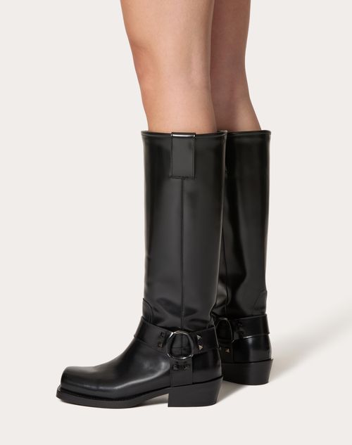 Rockstud Calfskin Biker Boot 40mm – rockstud Biker Boot in calfskin- Strap with accessory and tone-on-tone – LUX VERSE Luxury Designer Fashion Outlet
