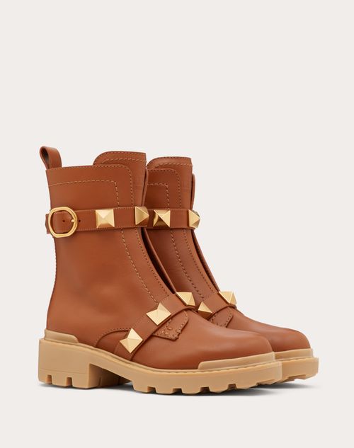 Roman Stud Calfskin Combat Boot 40mm – relief design- Side zipper fastening and strap with maxi buckle- Heel – LUX VERSE Luxury Designer Fashion Outlet