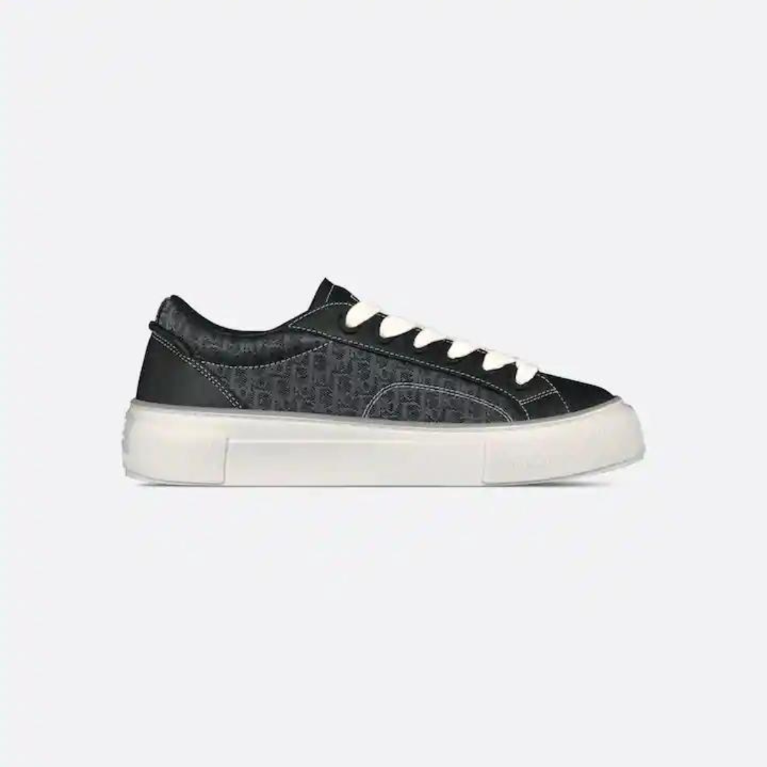B33 Smooth Sneaker – crafted in smooth calfskin and Oblique jacquard, it is distinguished by a padded – LUX VERSE Luxury Designer Fashion Outlet