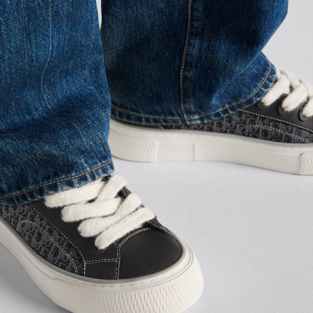 B33 Smooth Sneaker – crafted in smooth calfskin and Oblique jacquard, it is distinguished by a padded – LUX VERSE Luxury Designer Fashion Outlet