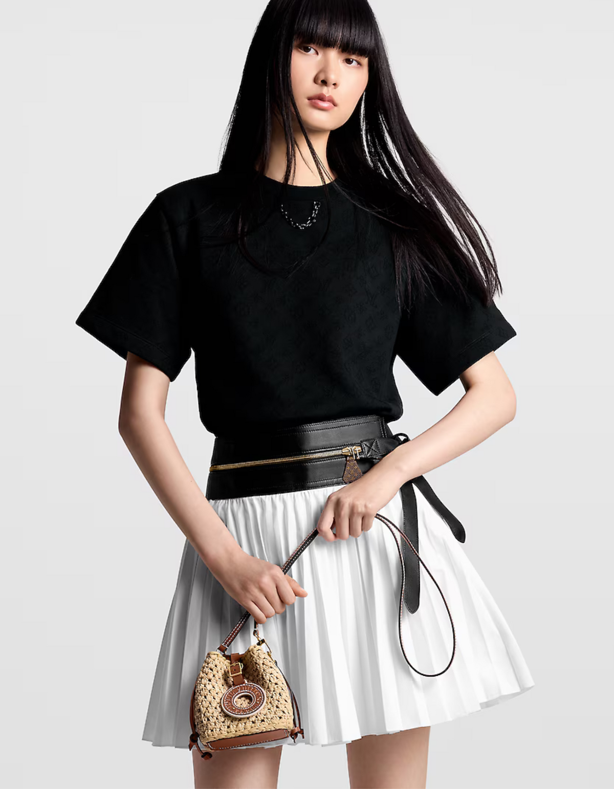 Noé Purse Natural – this exceptional edition of the Noé purse is crafted from pure natural raffia, which – LUX VERSE Luxury Designer Fashion Outlet