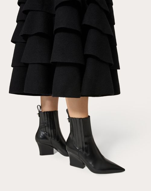 Vlogo Lockette Beatle in Brushed Calfskin 75mm – tone-on-tone finish- Leather-covered Western-style block heel- Heel height – LUX VERSE Luxury Designer Fashion Outlet