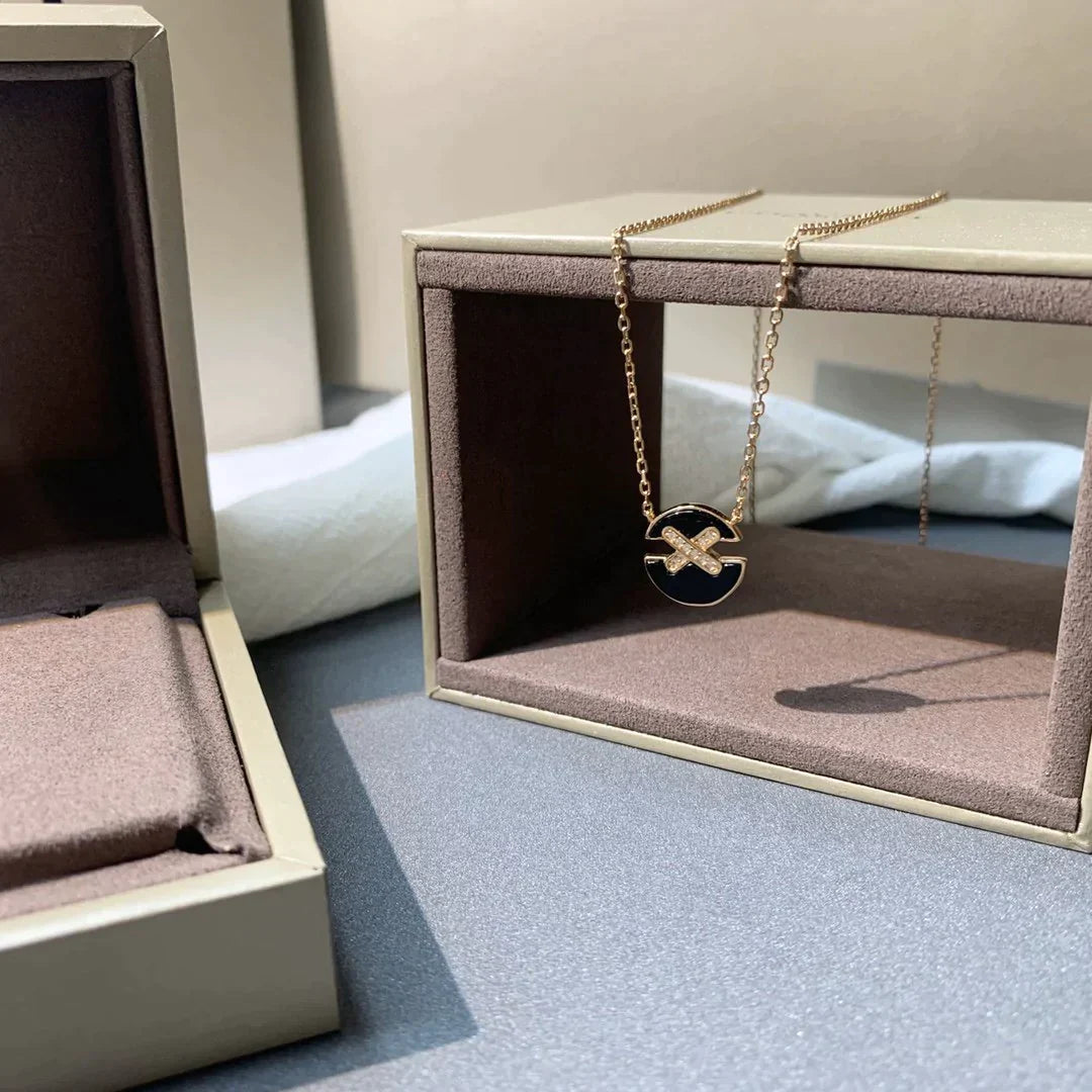 Jeux De Rose Gold Diamond Necklace – LUX VERSE Luxury Designer Fashion Outlet