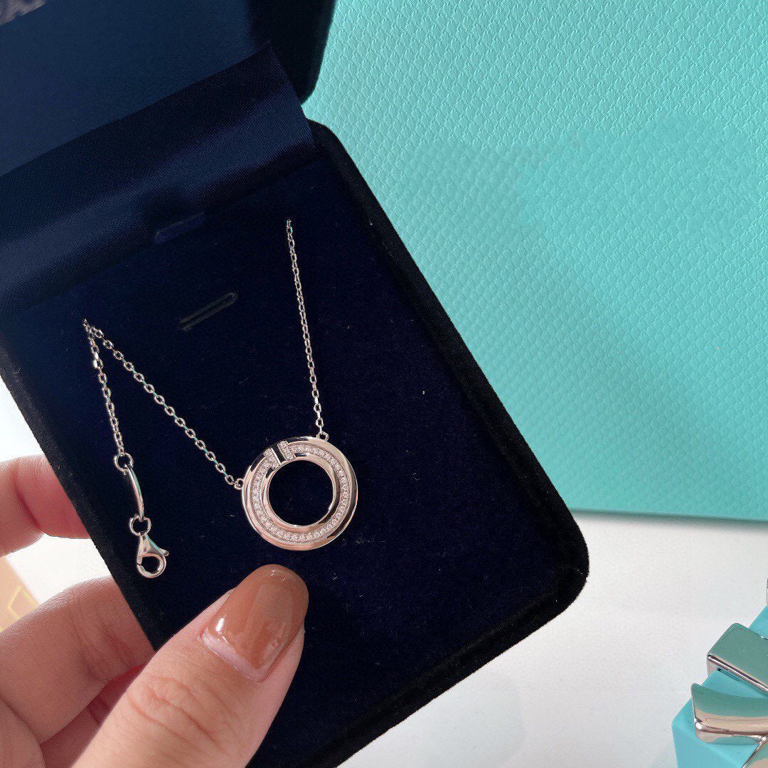 Diamond and Mother of Pearl Circle Pendant – LUX VERSE Luxury Designer Fashion Outlet