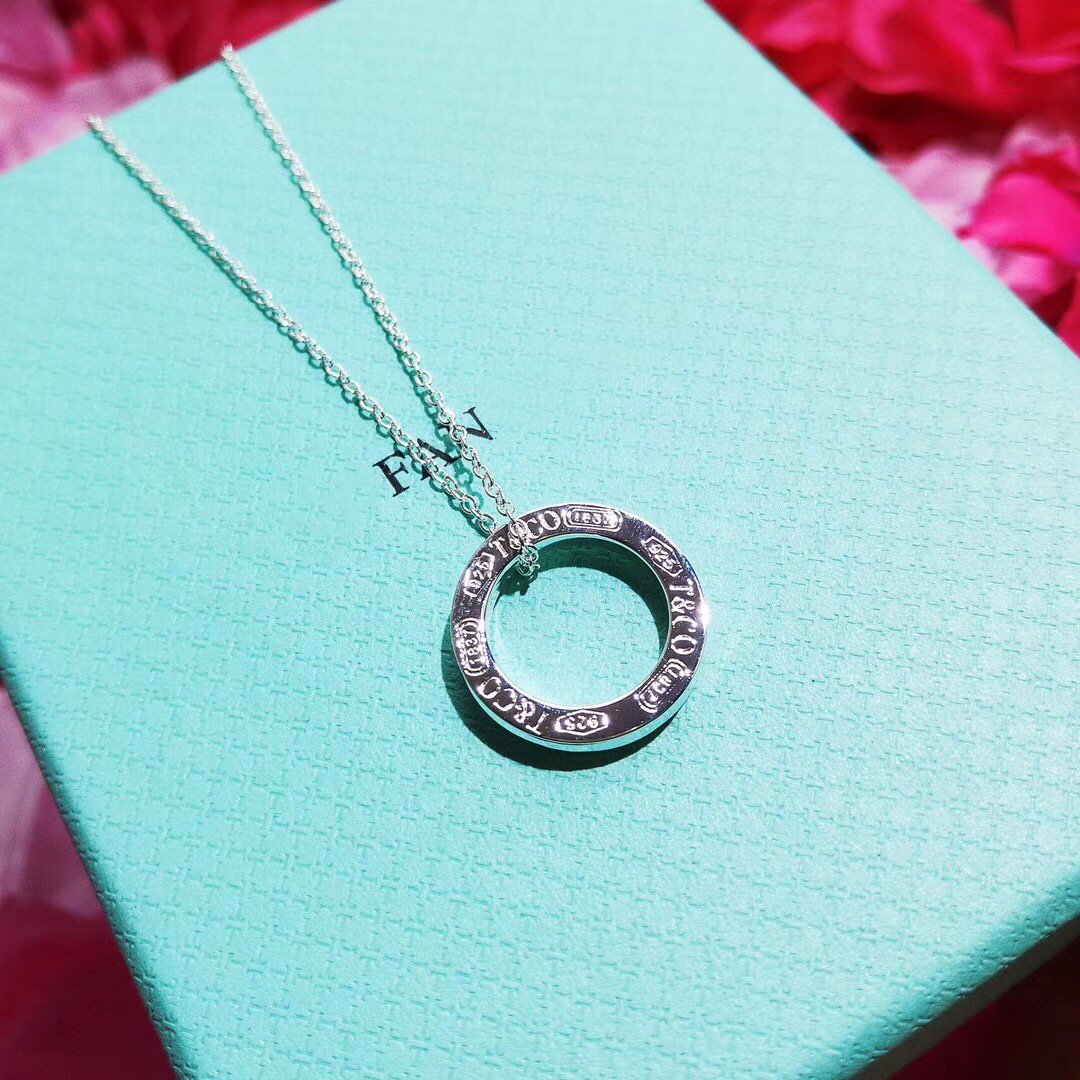 Single Ring Necklace Chain Length – LUX VERSE Luxury Designer Fashion Outlet