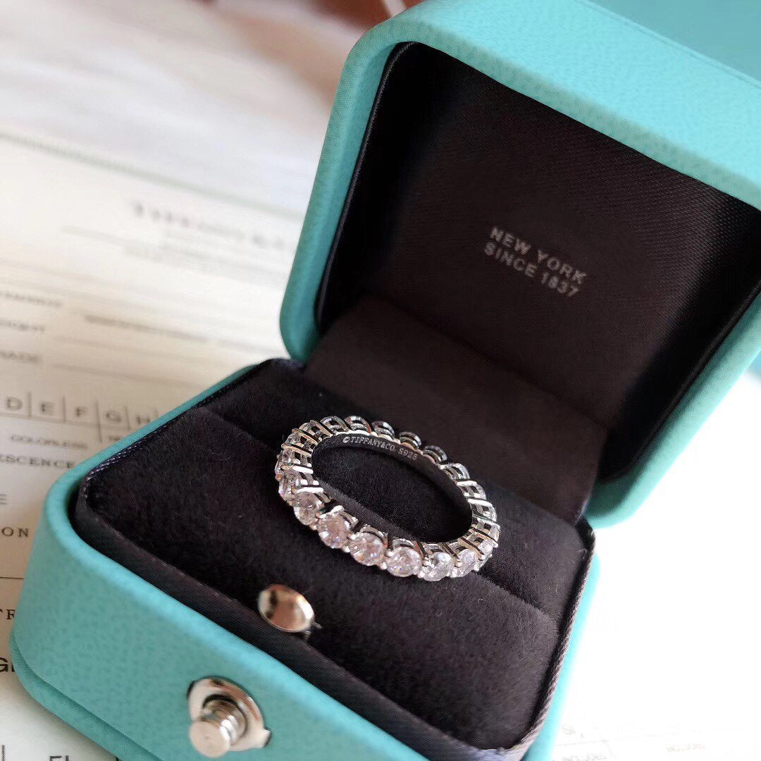 Diamond Embrace Full Circle Band Ring – LUX VERSE Luxury Designer Fashion Outlet