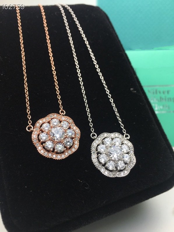 Aurora Cluster Pendant Necklace – LUX VERSE Luxury Designer Fashion Outlet