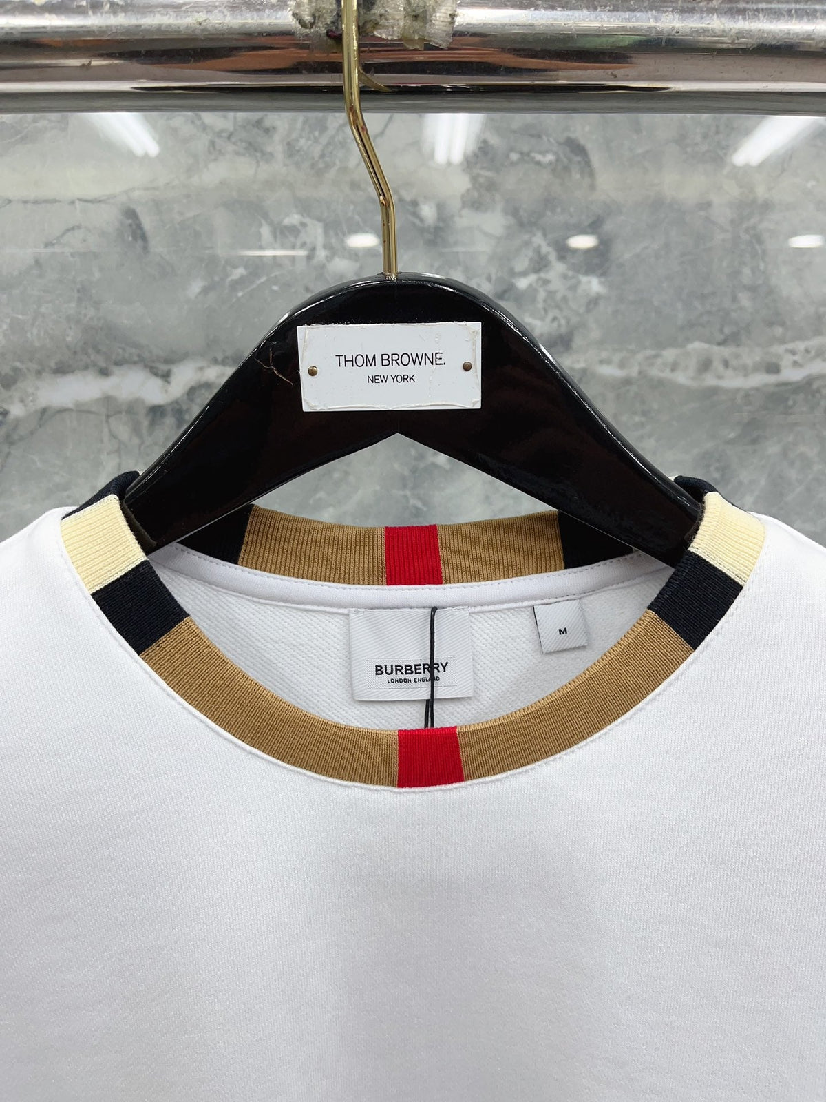 Weißes Baumwoll-T-Shirt mit Kontrastkragen – Herren