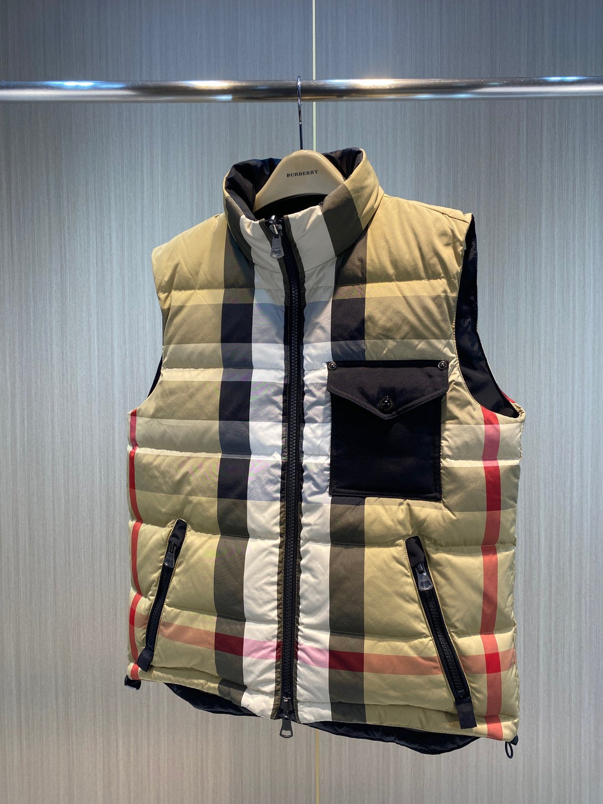 Beigefarbenes Nylon-Gilet mit Karomuster – Herren