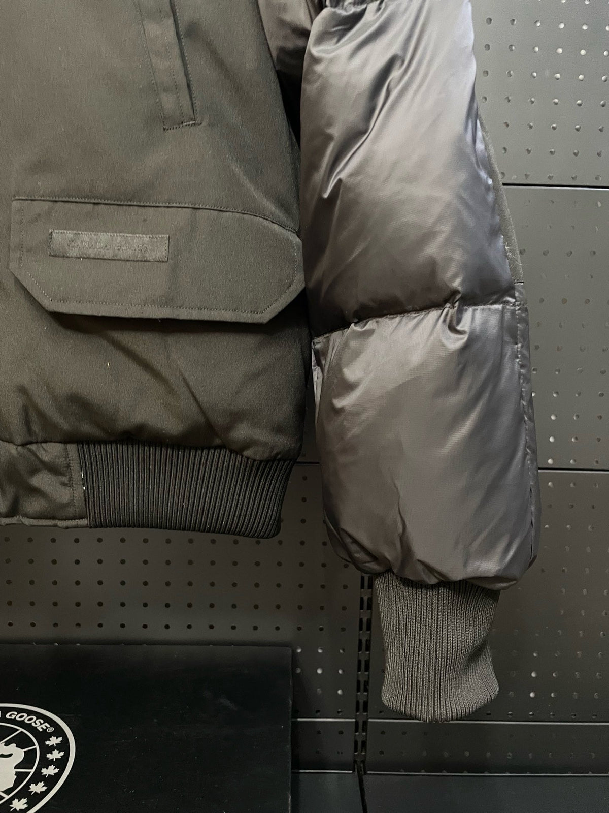 Schwarz-weiße Steppjacke für Herren
