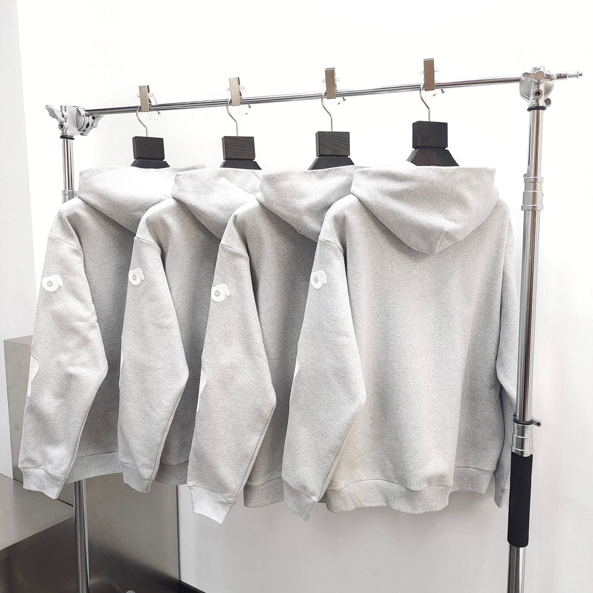 Grauer Baumwoll-Pullover mit Sternenprint – Herren