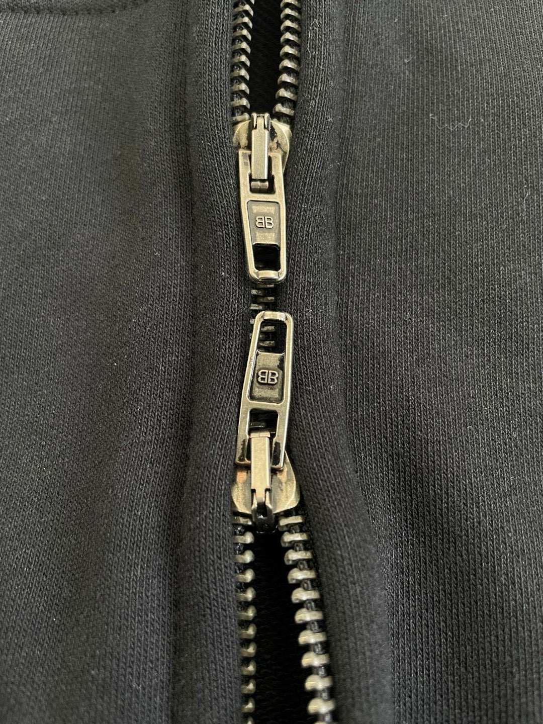 Schwarze Baumwoll-Sweatjacke mit Grafik – Herren