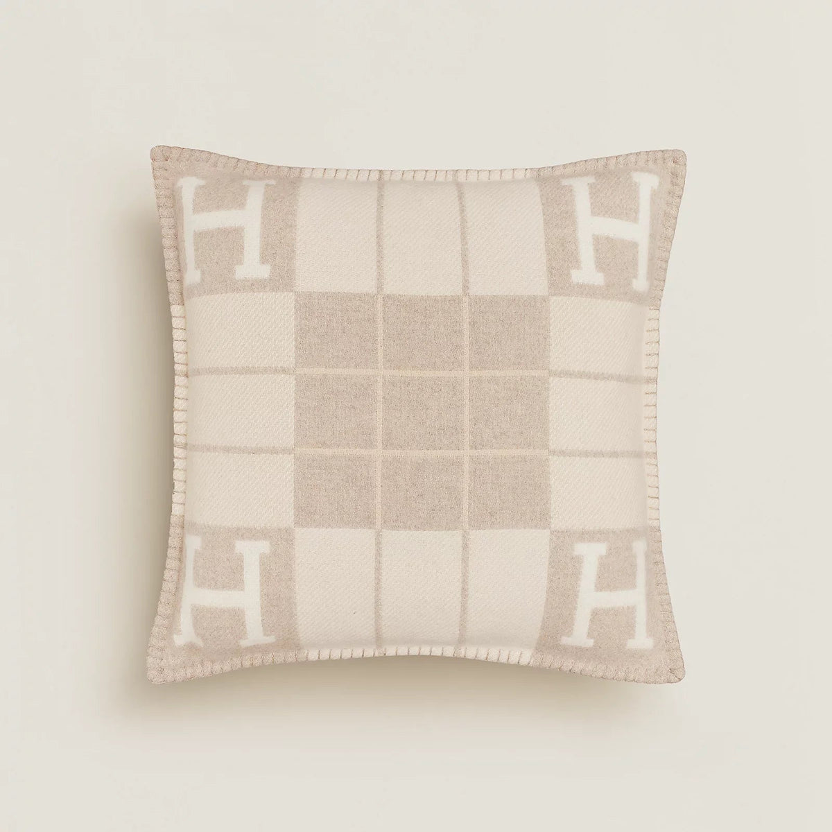 Avalon Classic Throw Blanket – Avalon Classic Throw Blanket Revealed by a hand-woven jacquard weave, – LUX VERSE Luxury Designer Fashion Outlet