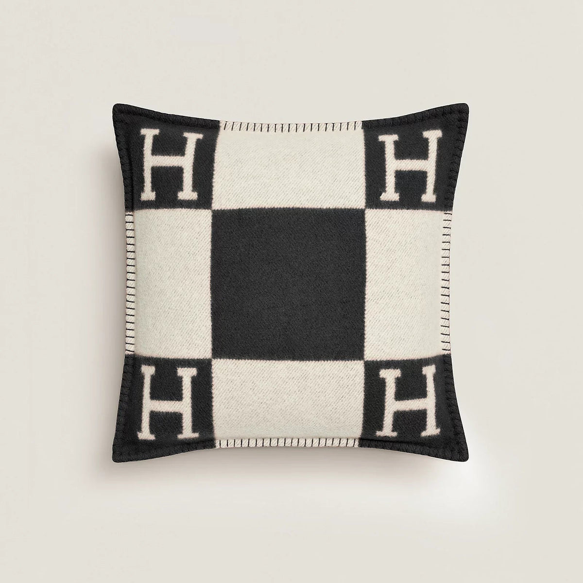 Hermes Avalon Classic Throw Blanket – the composition of the drawing and juxtaposed lines reinforces the interplay of – LUX VERSE Luxury Designer Fashion Outlet