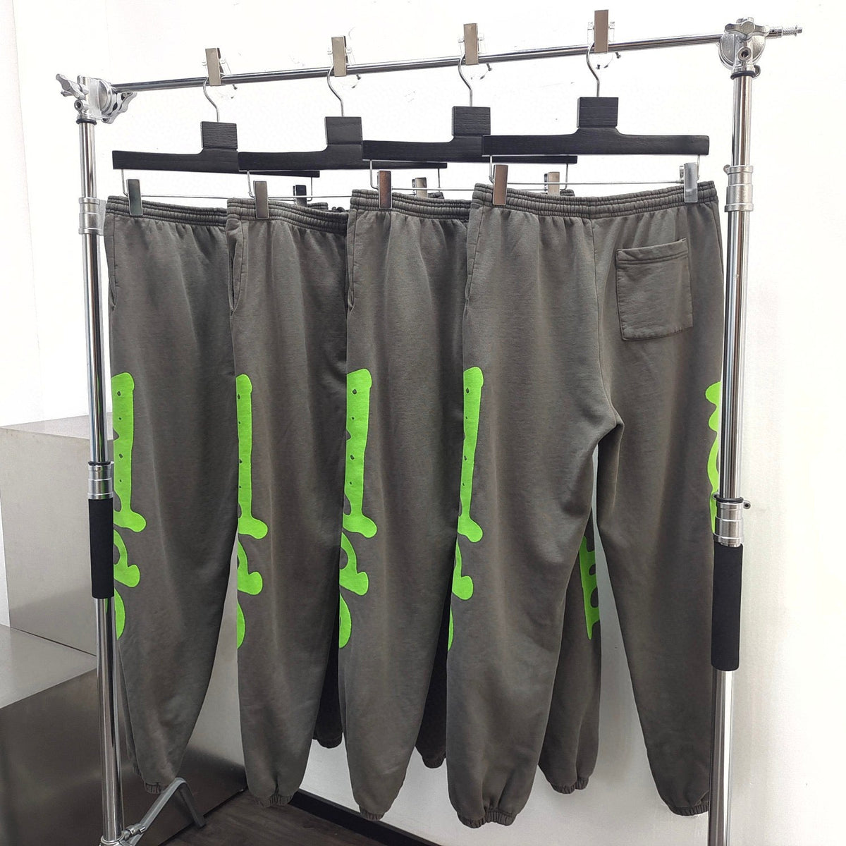 Jogginghose Olive Cotton Spider Graphic - Herren