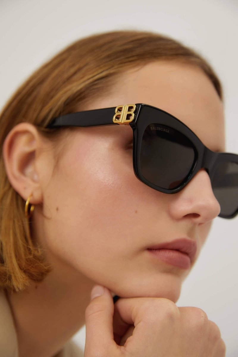 Cat-eye femenine black sunglasses with BB folding – bB folding hinges – LUX VERSE Luxury Designer Fashion Outlet