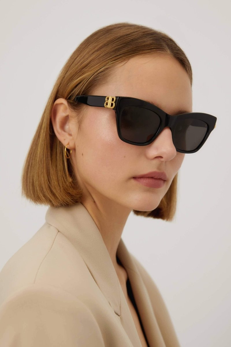 Cat-eye femenine black sunglasses with BB folding – easy-to-wear cat-eye shape with rounded volumes – LUX VERSE Luxury Designer Fashion Outlet