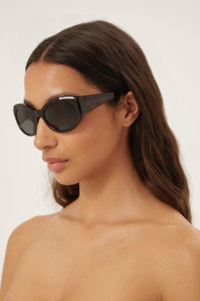 Havana oval sunglasses – the lasered logo is enhanced with enamel and is placed on the top bevel reaching – LUX VERSE Luxury Designer Fashion Outlet
