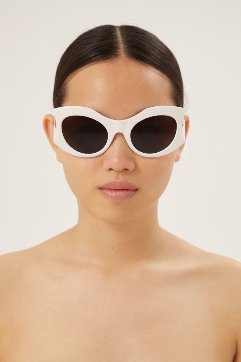 Hourglass round sunglasses in white – hourglass Round Sunglasses in black bio-based injected nylon with grey lenses – LUX VERSE Luxury Designer Fashion Outlet