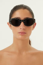 Oval femenine black sunglasses – easy-to-wear cat-eye shape with rounded volumes – LUX VERSE Luxury Designer Fashion Outlet