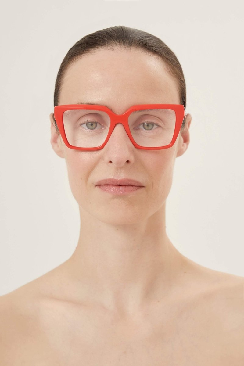 Red cat eye frame – easy-to-wear D-frame shape with rounded volumes – LUX VERSE Luxury Designer Fashion Outlet