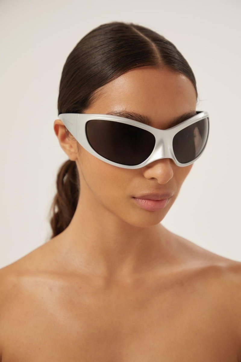 Skin XXL Cat sunglasses in silver – skin XXL Cat Sunglasses in black bio-based injected nylon with grey lenses are – LUX VERSE Luxury Designer Fashion Outlet