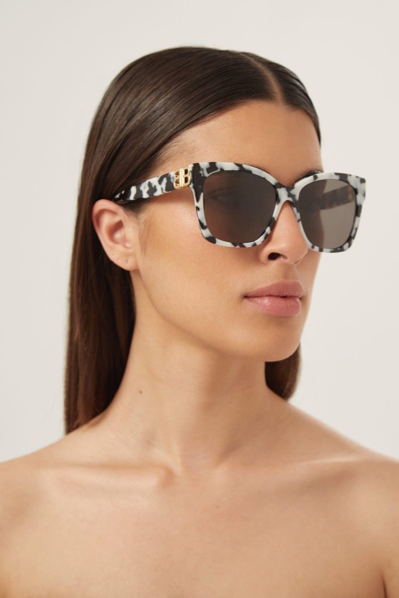 Squared femenine zebra sunglasses with BB folding – easy-to-wear cat-eye shape with rounded volumes – LUX VERSE Luxury Designer Fashion Outlet