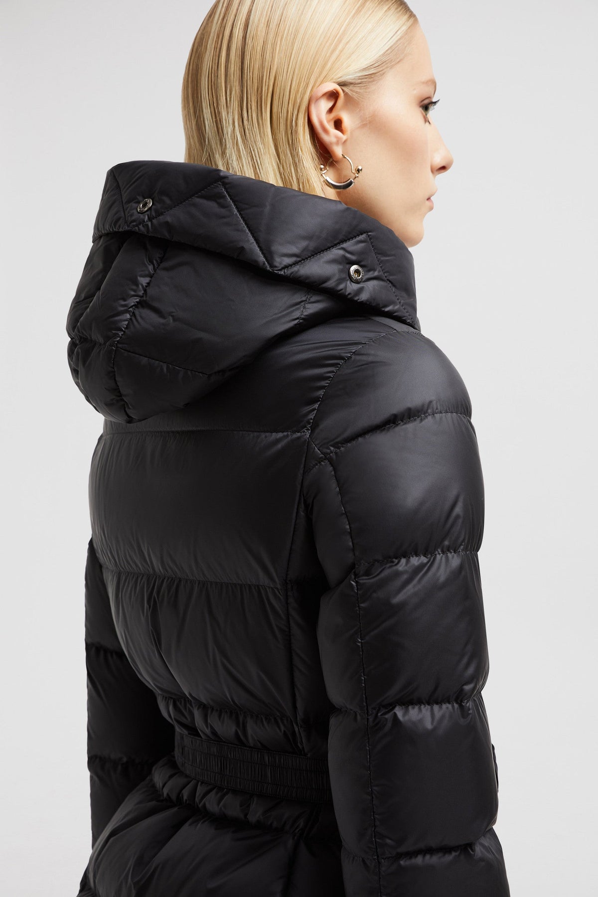Boed Short Down Jacket – the Boed down jacket delivers a sophisticated winter look, showcasing a feminine – LUX VERSE Luxury Designer Fashion Outlet