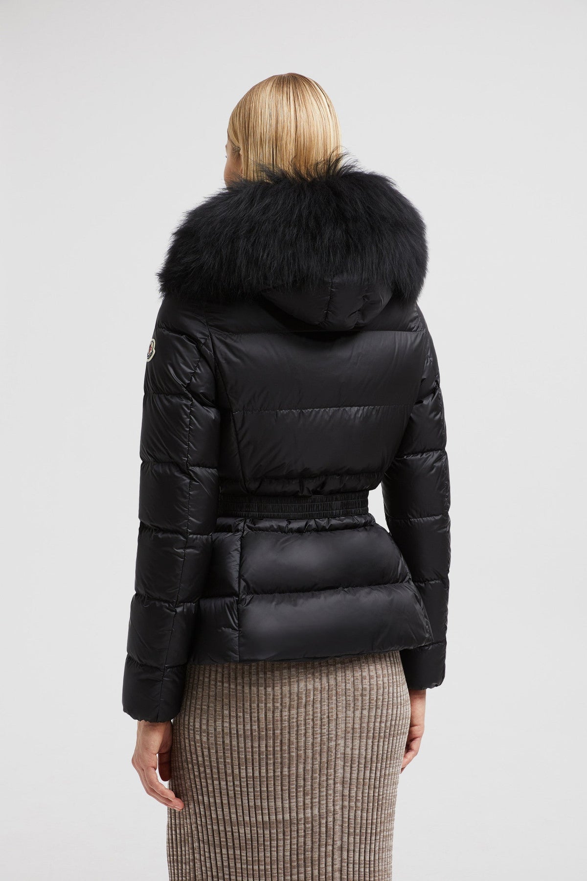 Boed Short Down Jacket – the Boed down jacket delivers a sophisticated winter look, showcasing a feminine – LUX VERSE Luxury Designer Fashion Outlet