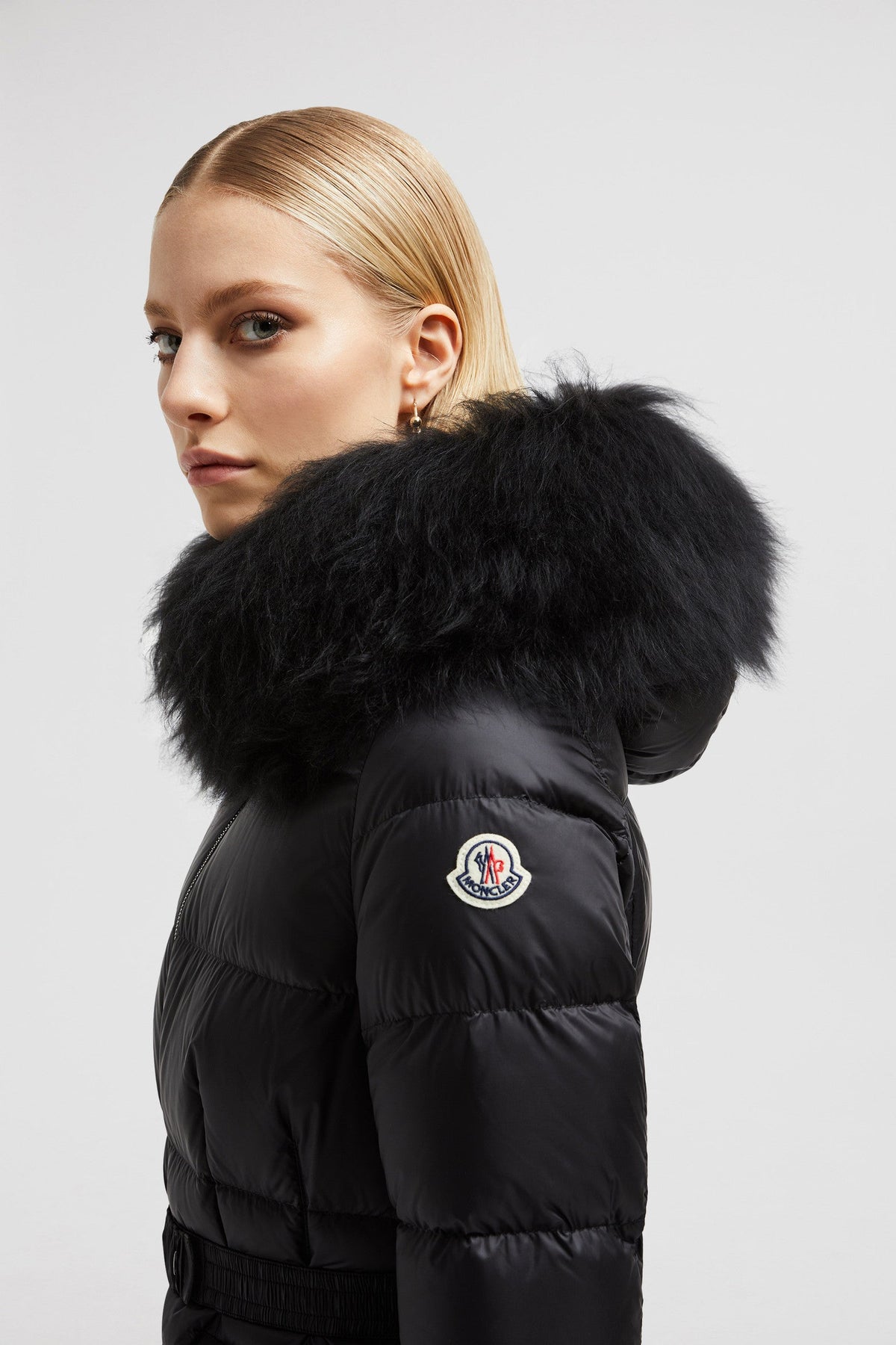 Boed Short Down Jacket – crafted from longue saison, the hooded puffer jacket is finished with a luxurious – LUX VERSE Luxury Designer Fashion Outlet