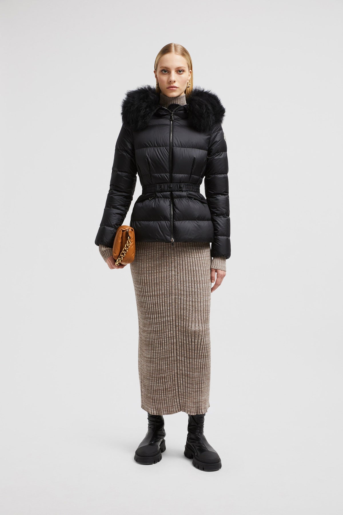 Boed Short Down Jacket – crafted from longue saison, the hooded puffer jacket is finished with a luxurious – LUX VERSE Luxury Designer Fashion Outlet