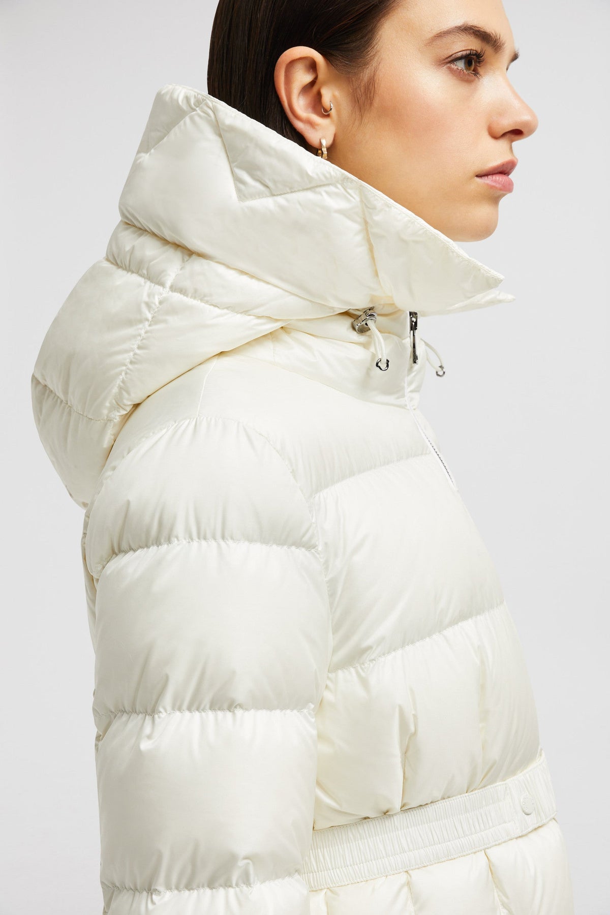 Boed Short Down Jacket – the Boed down jacket delivers a sophisticated winter look, showcasing a feminine – LUX VERSE Luxury Designer Fashion Outlet
