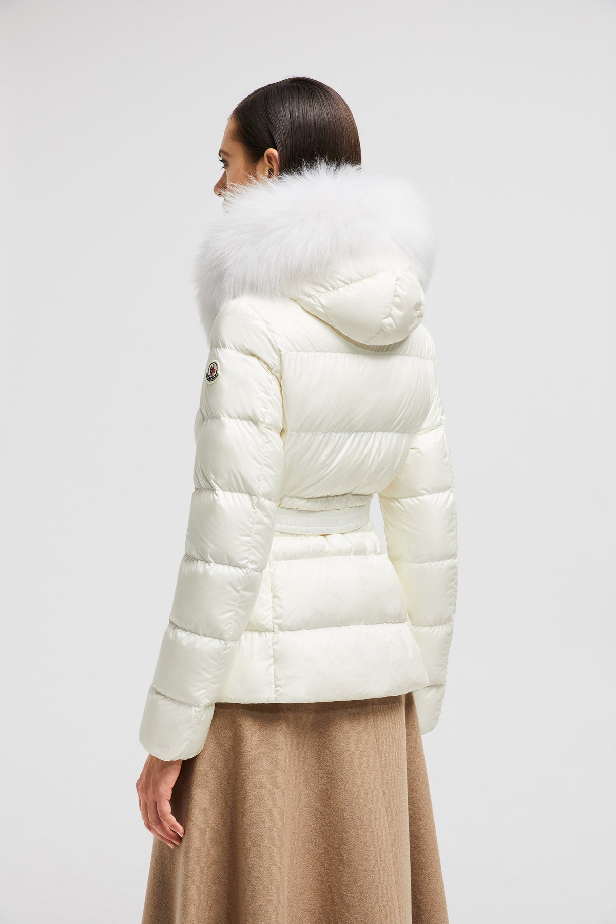 Boed Short Down Jacket – the Boed down jacket delivers a sophisticated winter look, showcasing a feminine – LUX VERSE Luxury Designer Fashion Outlet