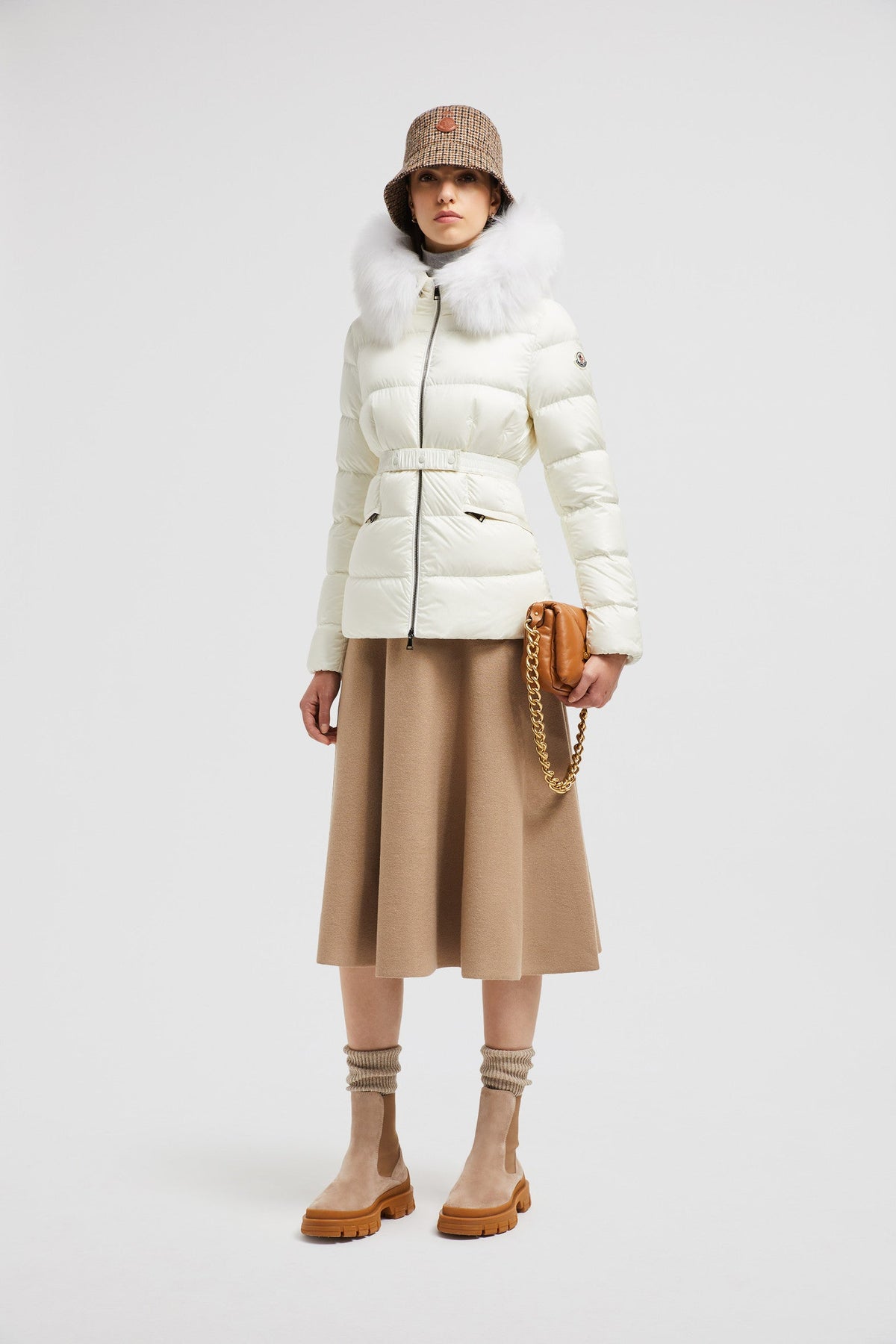 Boed Short Down Jacket – the Boed down jacket delivers a sophisticated winter look, showcasing a feminine – LUX VERSE Luxury Designer Fashion Outlet