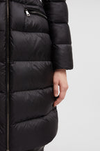 Boedic Long Down Jacket – inspired by the'70s, the Barante down jacket is crafted from nylon with a glossy – LUX VERSE Luxury Designer Fashion Outlet