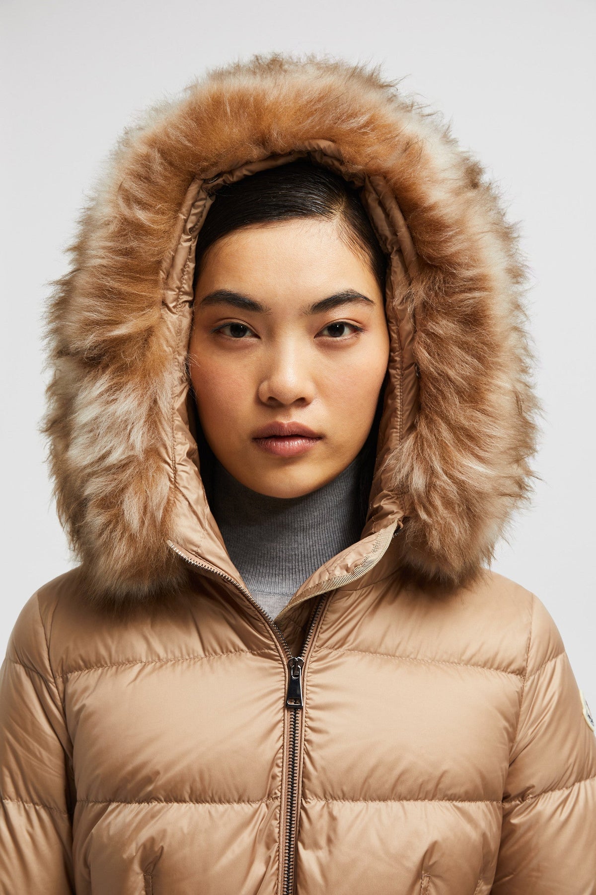 Boedic Long Down Jacket – inspired by the'70s, the Barante down jacket is crafted from nylon with a glossy – LUX VERSE Luxury Designer Fashion Outlet