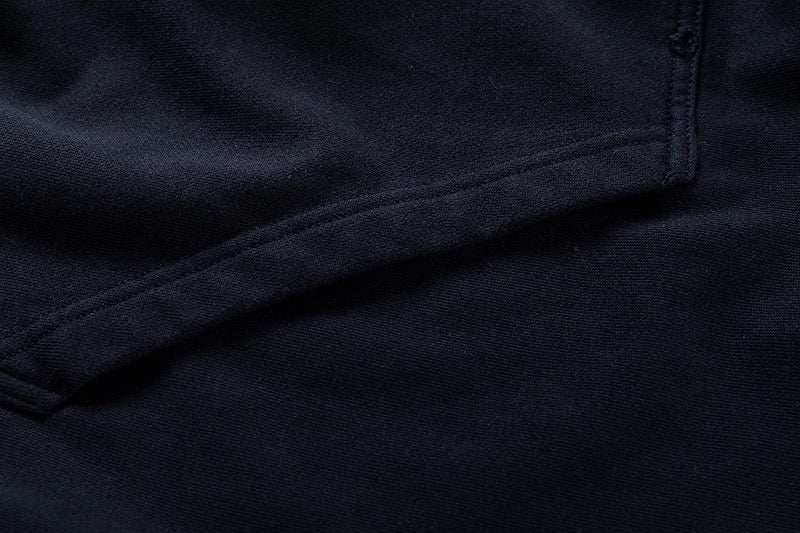 Kapuzenpullover mit blauem Aufnäher – Herren