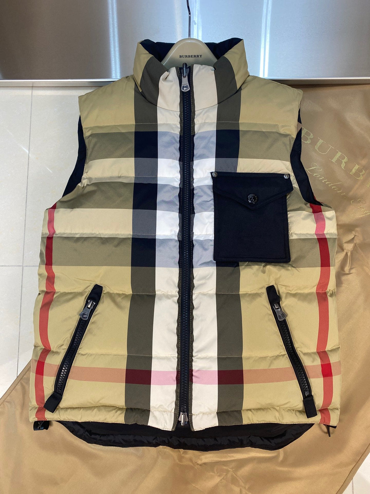 Beigefarbenes Nylon-Gilet mit Karomuster – Herren